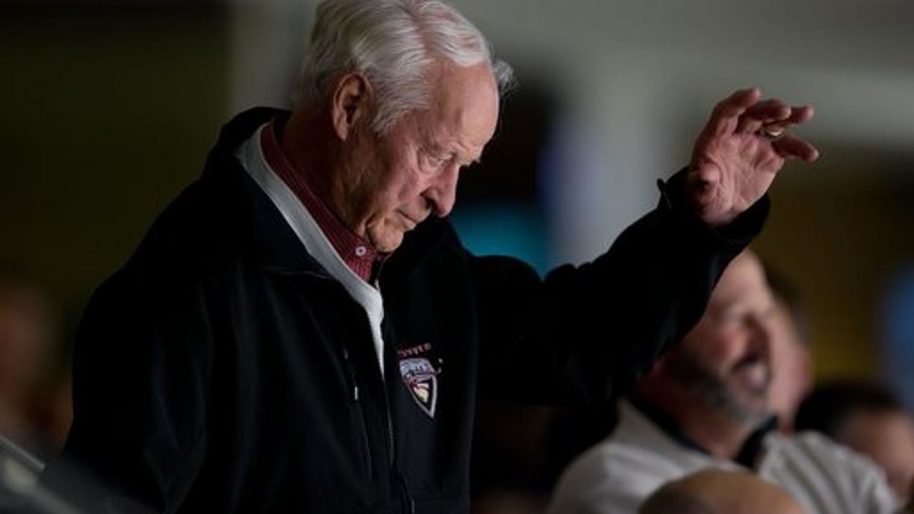 Before 99, the NHL had No. 9: 'Mr. Hockey,' Gordie Howe